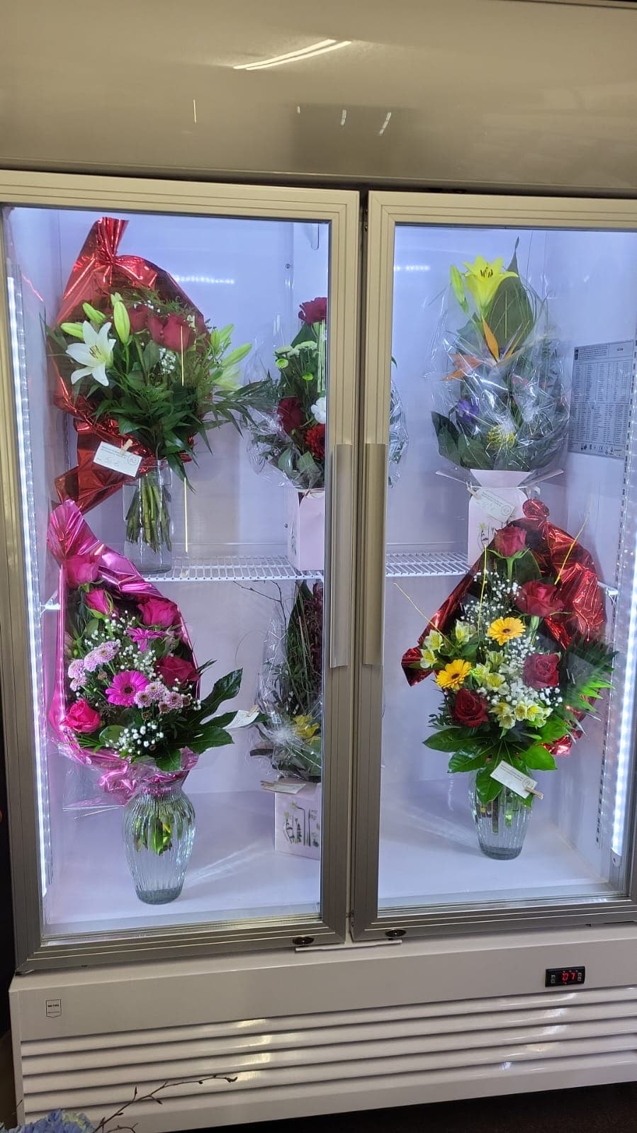 Frische Blumen in der Kühlvitrine Zirndorf